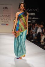 Model walk the ramp for Mayank and Shraddha Nigam show at Lakme Fashion Week Day 3 on 5th Aug 2012 (40).JPG